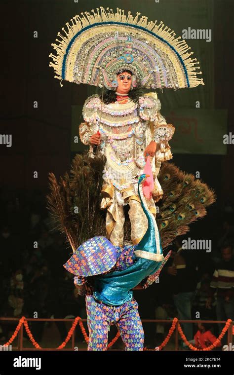 Traditional manbhum chhau dance hi-res stock photography and images - Alamy