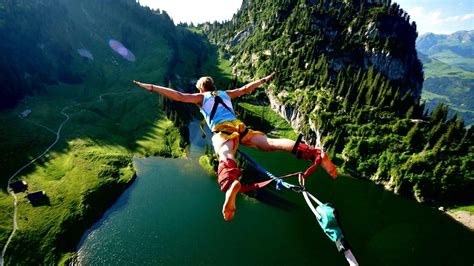 Um Equipamento De Bungee Jumping - ENSINO