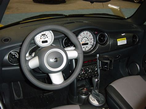 mini cooper interior : NJ Auto Expo 2005 : Car Pictures by CarJunky®