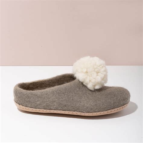 Pom Pom Felt Slippers - Light Grey + White | MULXIPLY