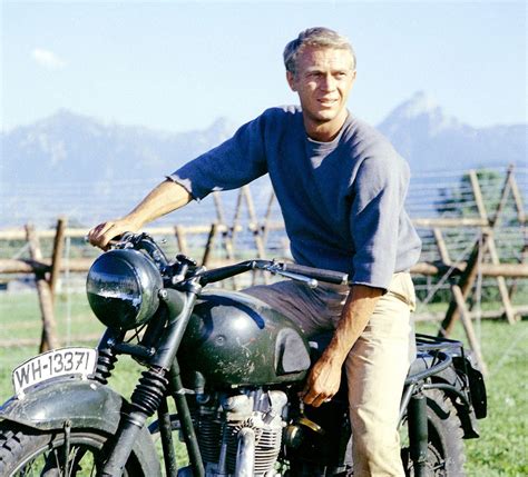 The Story Behind the Filming of Steve McQueen’s Dramatic Fence-Jump Scene in “The Great Escape ...