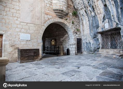 Entry Hall Sanctuary Rocamadour Lot France — Stock Editorial Photo © AWP #321256748