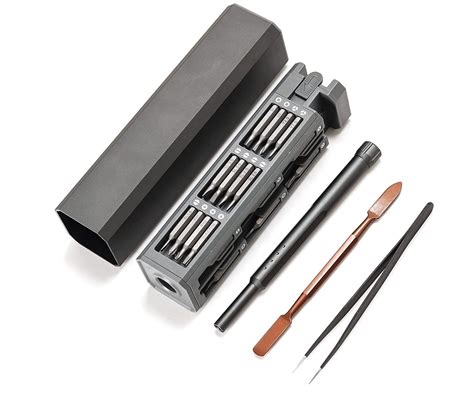 This Precision Screwdriver Set Packs Dozens of Bits in Its Case