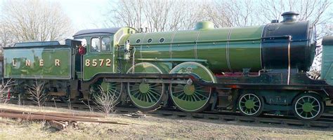 LNER 4-6-0 'B12' | Steam locomotive, Steam train photo, Steam engine trains