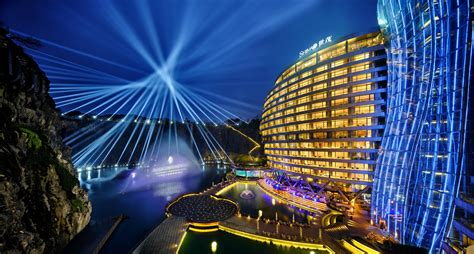 InterContinental Shanghai Wonderland - Hotel In A Water-Filled Quarry ...