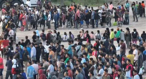 BORDER INVASION UPDATE: Record Crowds of Illegal Migrants Flood Across Open Border in Eagle Pass ...