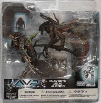 Alien vs Predator - McFarlane Toys (Series 2) - Alien attacks Predator