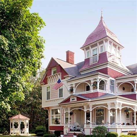 Get the Look: Queen Anne Architecture | Victorian homes, Architecture ...