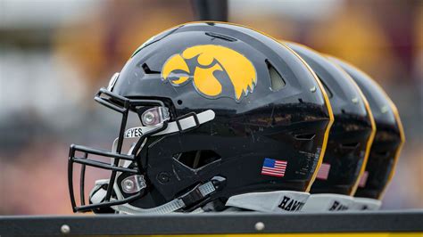 Iowa football: Hawkeyes' helmets vs. Northwestern to pay tribute to ...