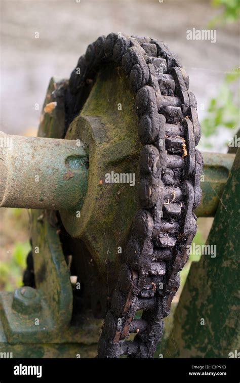 Sluice Gate Chain Stock Photo: 36764647 - Alamy