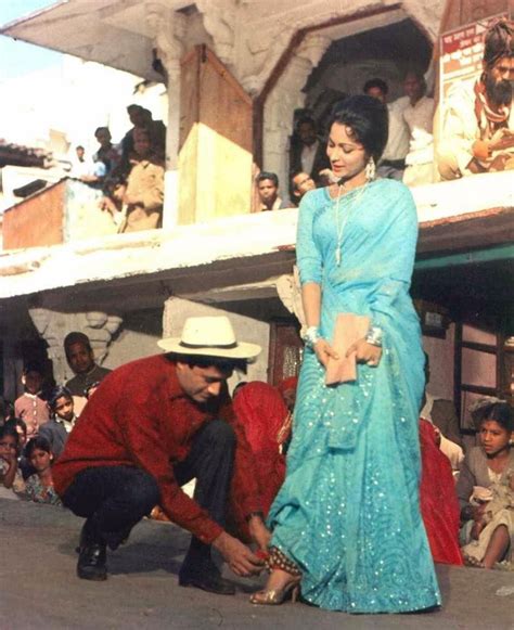 Dev Anand and Waheeda Rehman filming for Guide (1965) | Bollywood ...