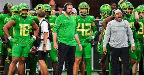 Oregon Ducks drop significantly in latest USA Today Coaches Poll - On3