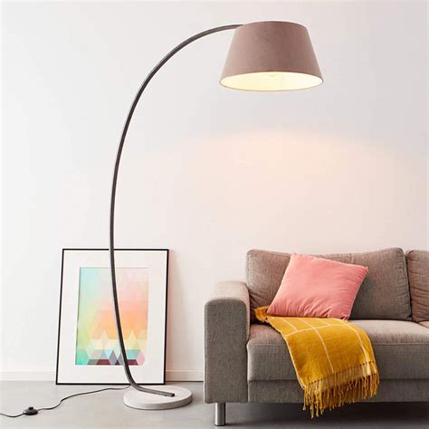 Quel lampadaire pour un salon design? 10 idées inspirantes