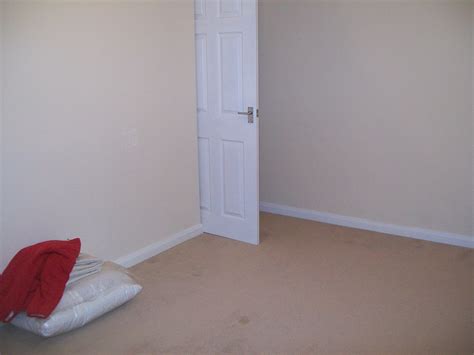 File:Empty bedroom (4103505582).jpg - Wikimedia Commons