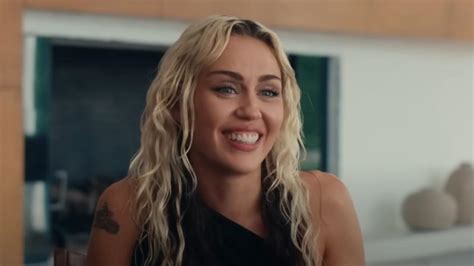 Miley Cyrus Had Fitting Reaction To Her Mom Tish Getting Engaged To ...