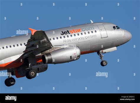 Jetstar Airways Airbus A320 airliner taking off from Sydney Airport ...