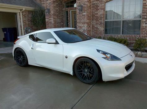 Nissan 370z white with black rims