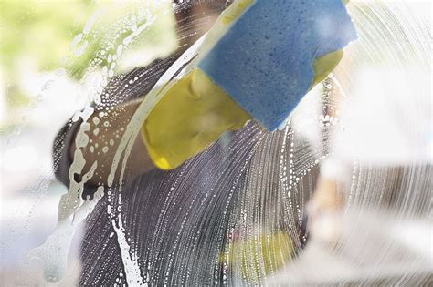 5 Ways to Clean Outside Windows Before Winter