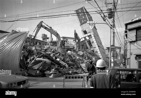 Kobe earthquake 1995 Black and White Stock Photos & Images - Alamy