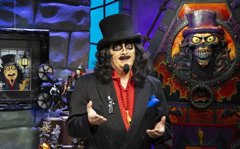 'Svengoolie' horror host Rich Koz gets a Halloween tribute | AP News