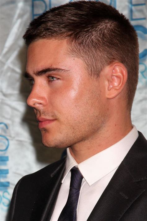 LOS ANGELES, JAN 5 - Zac Efron arrives at 2011 People s Choice Awards ...