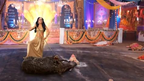 Naagin 6: Pratha helps daughter Prathna to KILL the evil creature ...