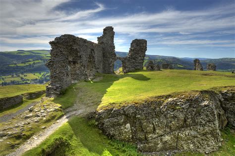 Castell Dinas Bran - Walls - HDR | Looking along the S/SW wa… | Flickr