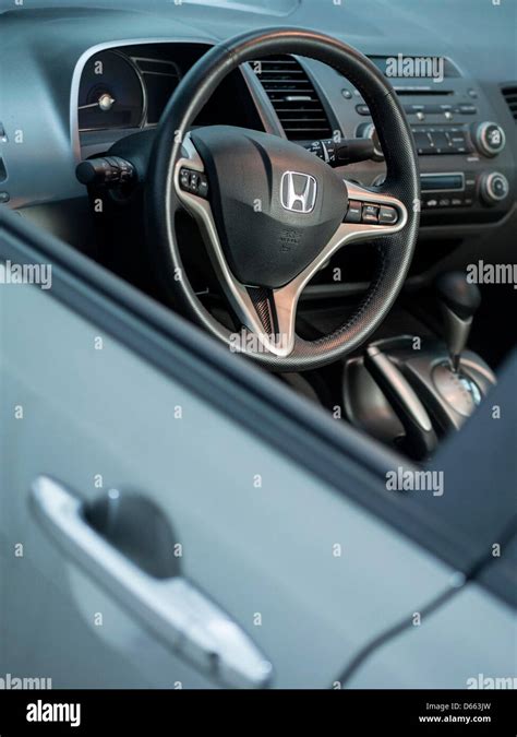 Honda civic dashboard hi-res stock photography and images - Alamy