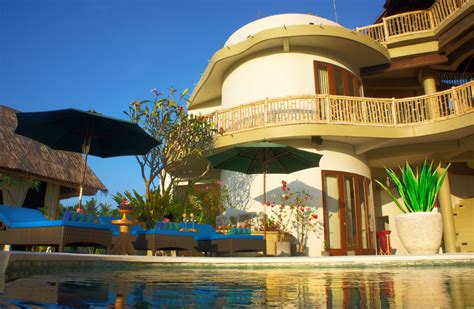 Bali-eco-hotel-poolside – Bali Floating Leaf