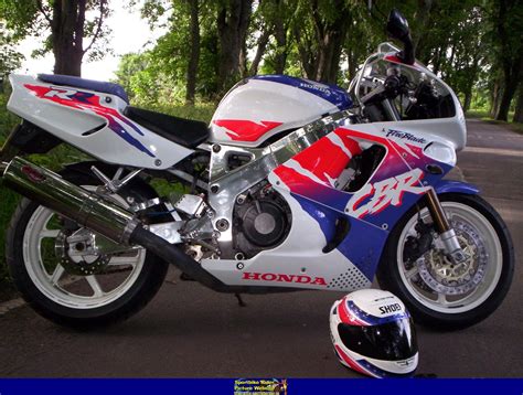 1994 Honda CBR900RR Fireblade - Moto.ZombDrive.COM