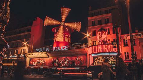 This is the Moulin Rouge Show in Paris - Hellotickets