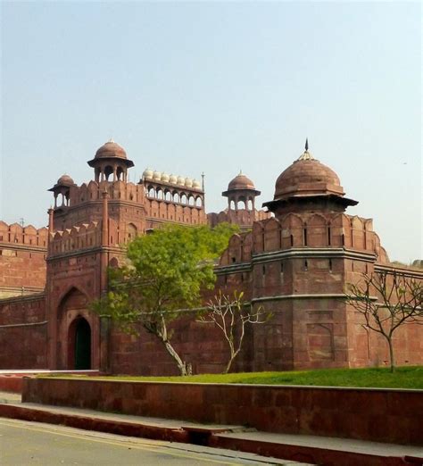 Red Fort, Delhi: Walls and Gateways