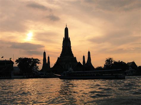 Sunset at Wat Arun: "Temple of the Dawn" Wat Arun is a Buddhist temple [ wat ] in Bangkok ...