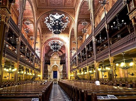 PHOTO: Interior of Dohany Synagogue in Budapest, Hungary