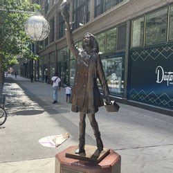 MTM MARY TYLER MOORE STATUE - 28 Photos & 18 Reviews - 701-799 Nicollet ...