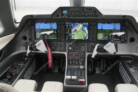 Embraer phenom 100 interior, cockpit view — Stock Photo © b0rmann #15860753