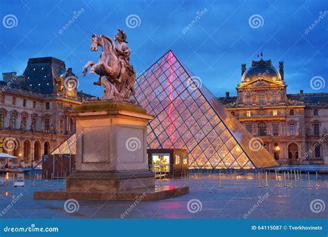 Louvre at night editorial photography. Image of facade - 64115087