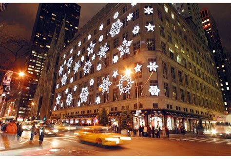 Saks Fifth Avenue New York City | New york city christmas, New york ...