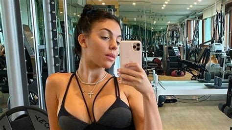 Georgina Rodríguez triunfa en Instagram con un posado en el gimnasio