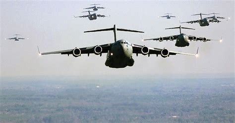 File:US Air Force C-17 Globemaster III formation.jpg - Wikimedia Commons