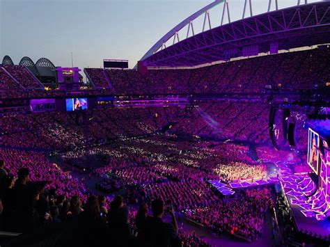 #repTourSeattle hashtag on Twitter | Concert crowd, Dream concert, 1989 tour