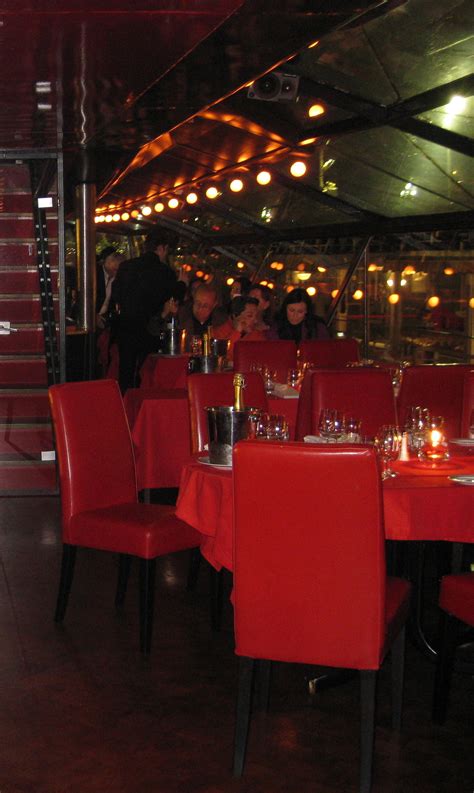 Bateau Mouche dinner cruise in Paris - Agent luxe blog