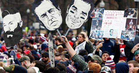 Patriots ride through Boston in Super Bowl victory parade - National | Globalnews.ca