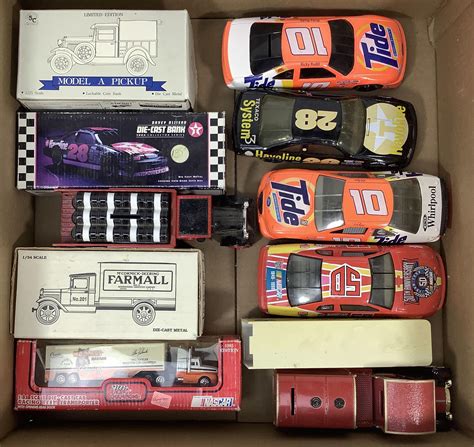 Lot - Vintage Diecast Cars & Coin Banks