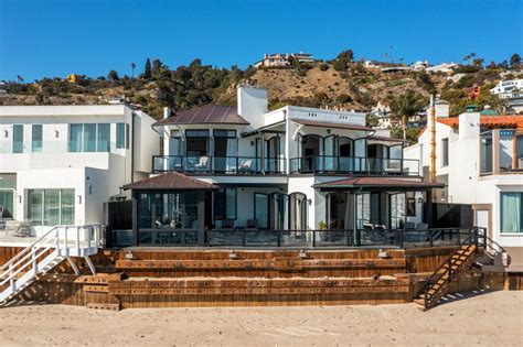 Netflix Executive Ted Sarandos Sells Malibu Beach House For $14.7 ...