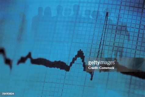 Sine Wave Ekg Photos and Premium High Res Pictures - Getty Images