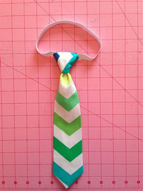 20 Minute Crafter {How to Make a Little Boy Tie} + {Simple, Easy & Quick Tie Free Pattern ...