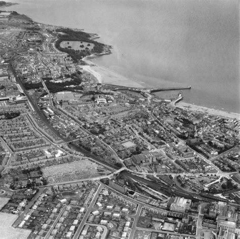 Kirkcaldy, general view, showing Kirkcaldy Harbour and Bennochy Cemetery. Oblique aerial ...