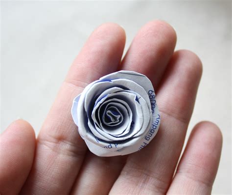 Cottonbud Design: I made spiral paper flowers