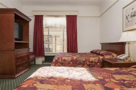 2 DOUBLE BEDS ACCESSIBLE at the Union Square Plaza Hotel